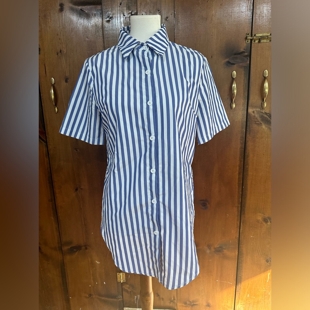 SHEIN Women’s Sz M Top Blue and White striped button up open side short sleeve
